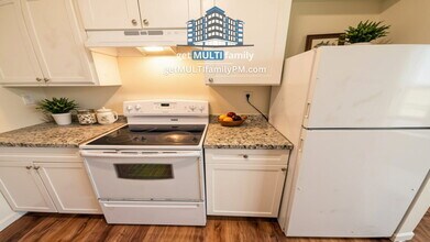 Building Photo - 7120 N 66th Dr