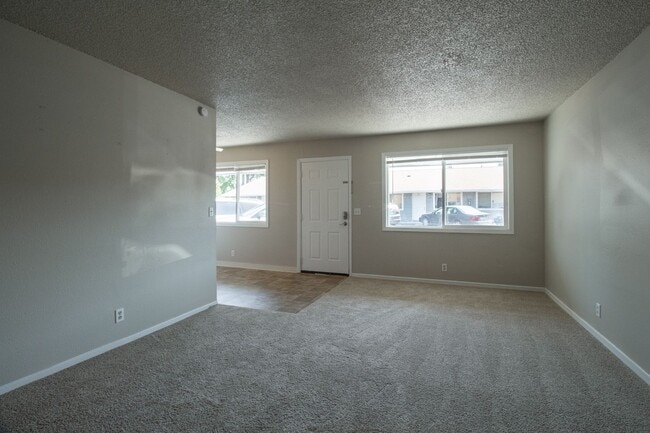 Building Photo - Charming 2 Bedrooms 1 Bath -Apartment -Vancouver School District-Skyview High School