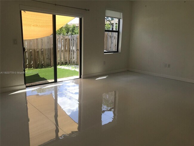 Foto del edificio - 278 NE 208th Terrace