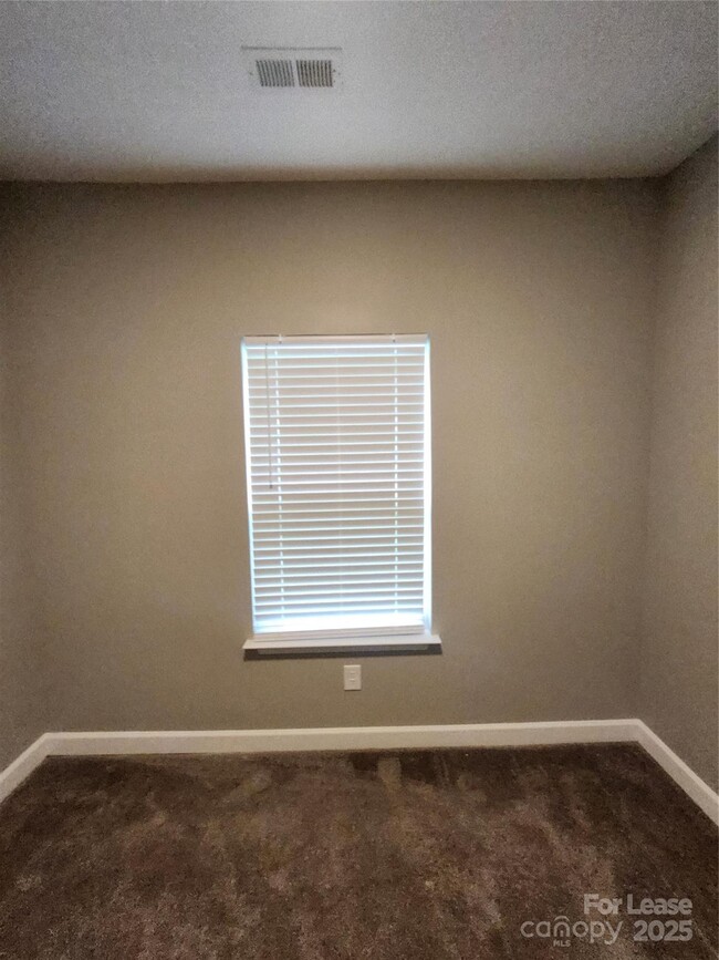 Foto del edificio - 7106 Windsong Way