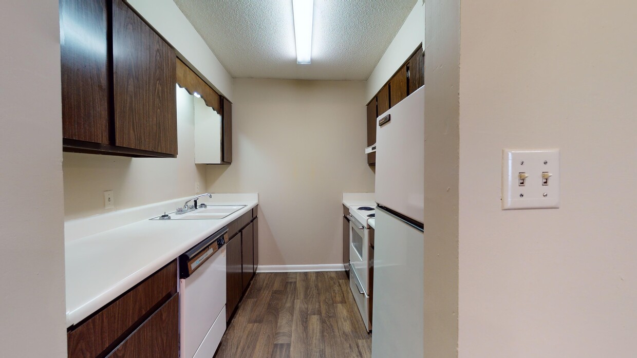 Photo - Point O'Woods Apartments