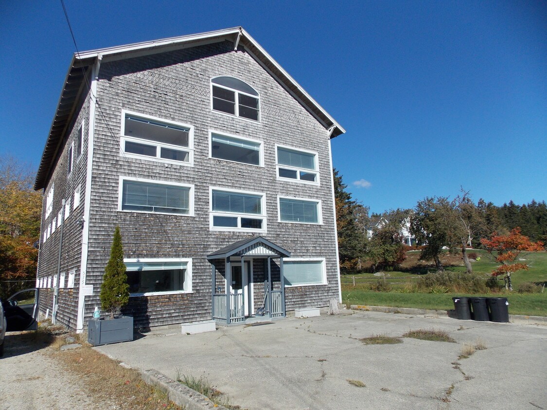 Primary Photo - 515 Falls Bridge Rd