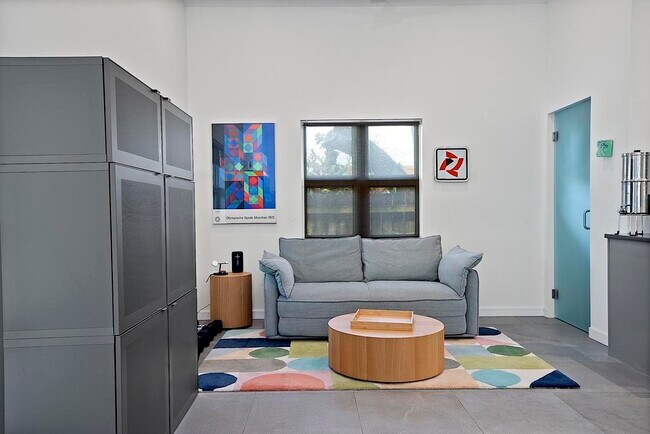 Foto del edificio - 112 S J St