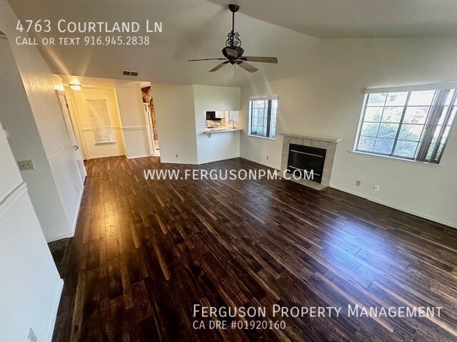 Building Photo - Fantastic Town Home in Carmichael with an ...