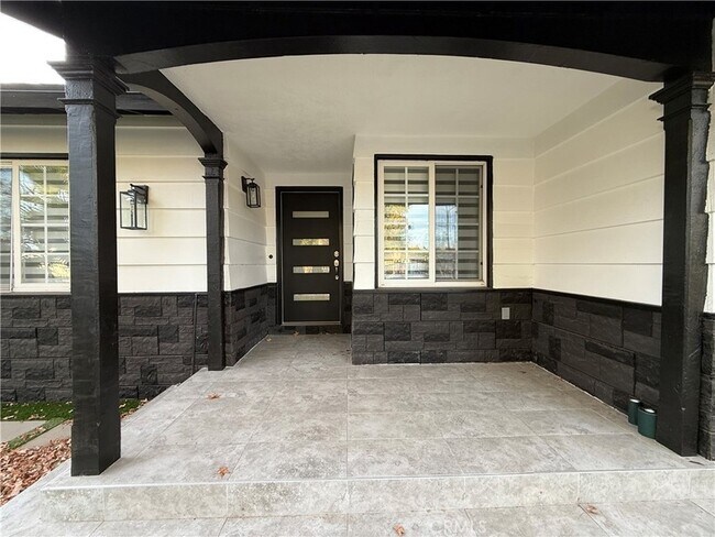Foto del edificio - 9123 Woodley Ave