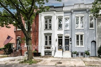Building Photo - 1005 Duke St