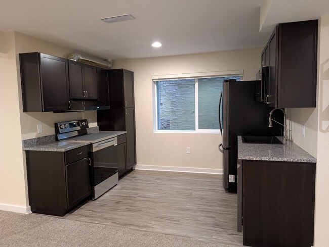 Foto del edificio - 1794 W 67th Pl