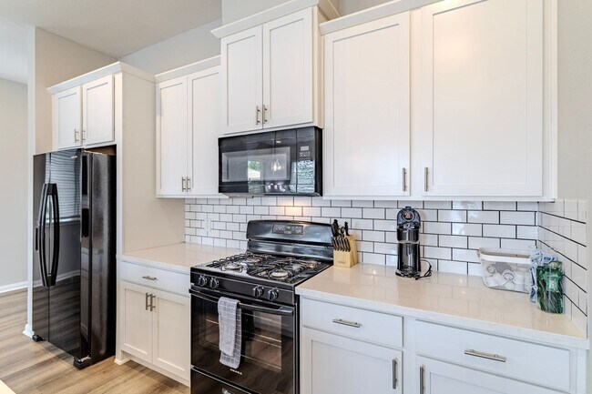 Foto del edificio - 8124 Esther Acres Ln