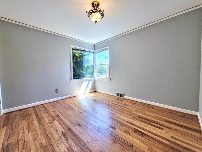 Foto del edificio - 7721 Earl Ave NW