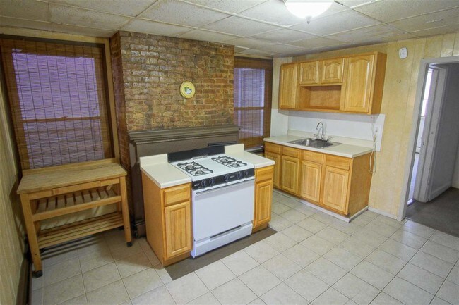 Building Photo - 268 6th St