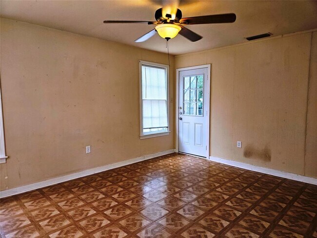 Foto del edificio - 411 W 5th St