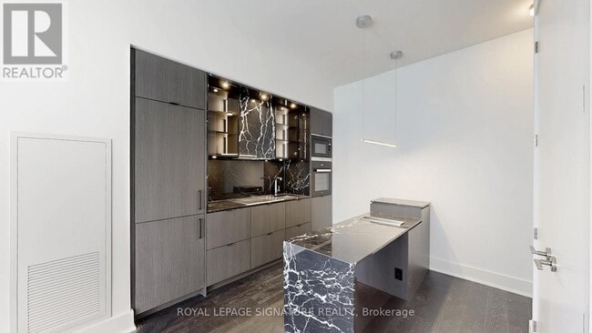 Photo du bâtiment - 11-4411 Yorkville Ave