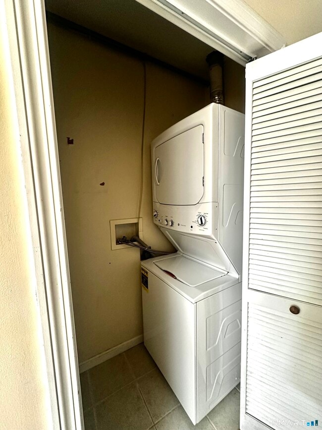 Building Photo - 32 W Main St