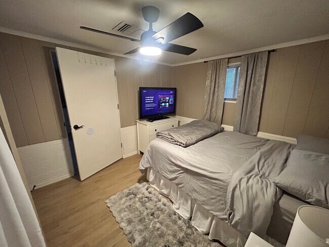 Foto del edificio - 8916 N 10th St