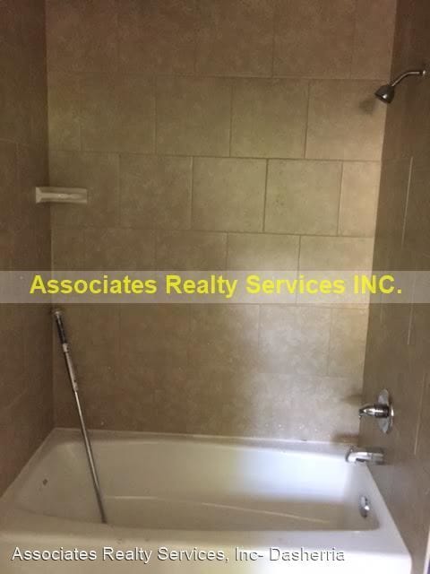 Building Photo - 722 NE 2nd St