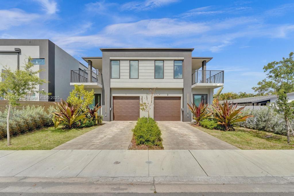 Primary Photo - 1101 NE 16th Ter