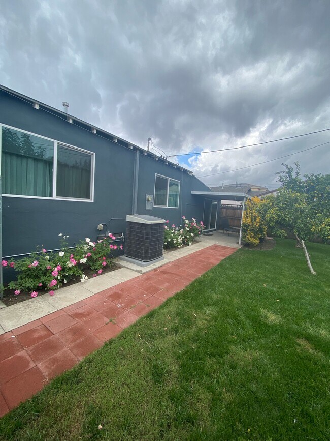 1520 N Evergreen St, Burbank, CA 91505 House for Rent in Burbank, CA