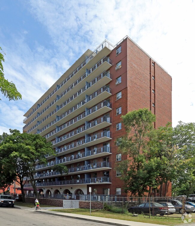 Photo du bâtiment - The Brockton Apartments