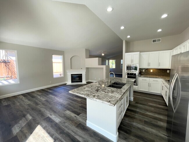 Foto del edificio - 1249 Bernardo Ave