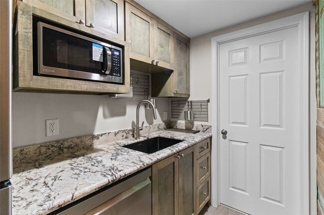 Foto del edificio - 2603 Bernardo De Galvez Ave