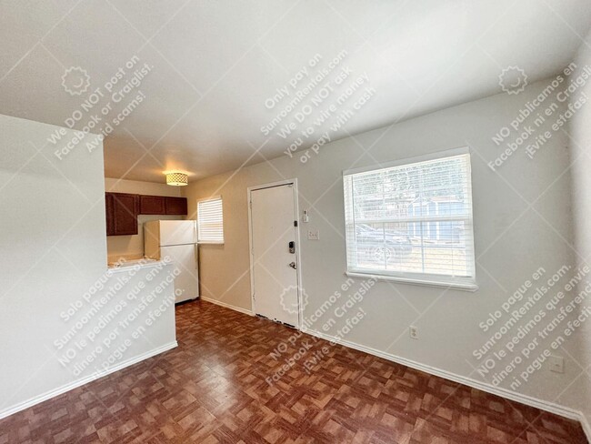 Building Photo - 726 Denver Blvd 3