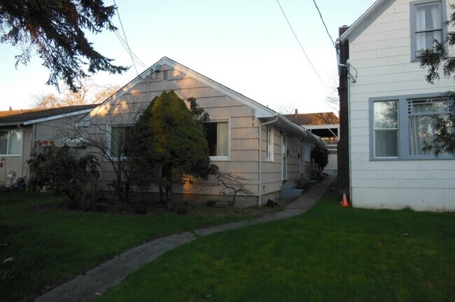 Building Photo - 509 Avenue C
