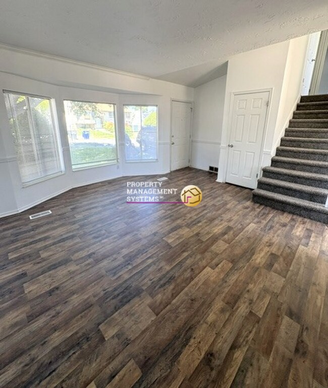 Foto del edificio - 3 Bedroom Home in Kearns
