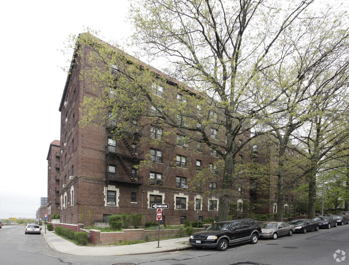 80-15 Grenfell St - 8015 Grenfell St