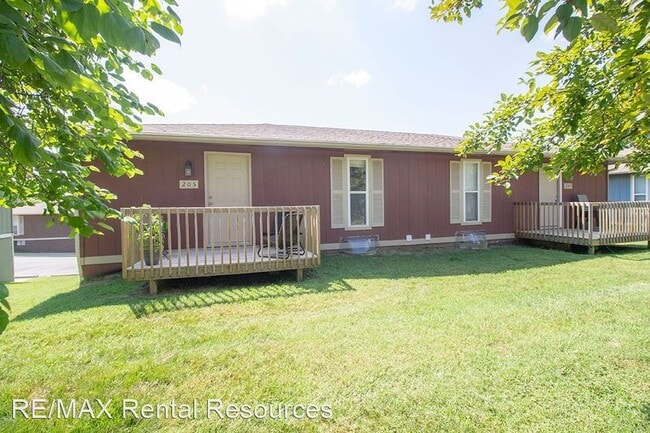 Building Photo - 4 br, 2 bath House - N 207 West Blv