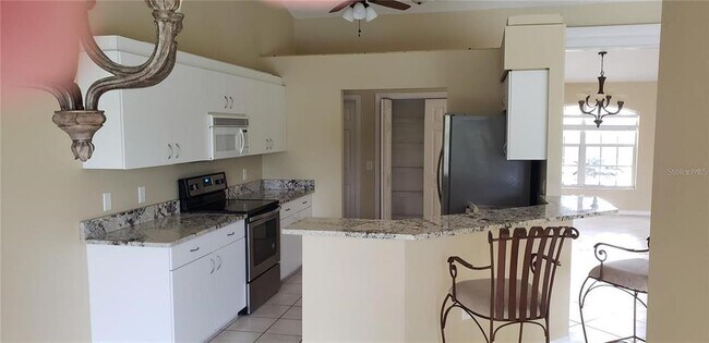 Building Photo - 494 Lake of the Woods Dr