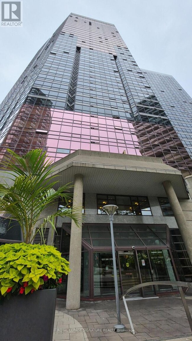 Building Photo - 1001 Bay St.
