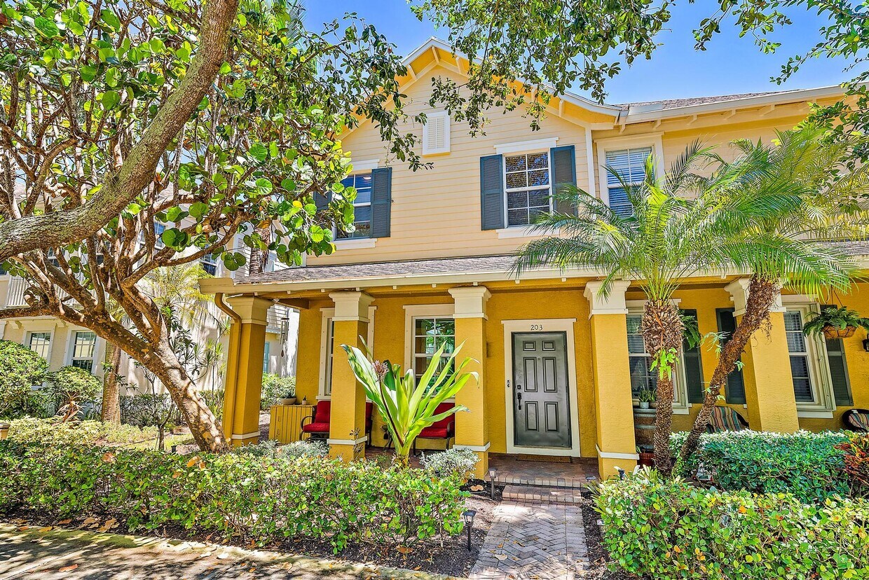 Foto principal - 203 E Bay Cedar Cir
