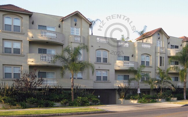 Building Photo - 12140 Moorpark St
