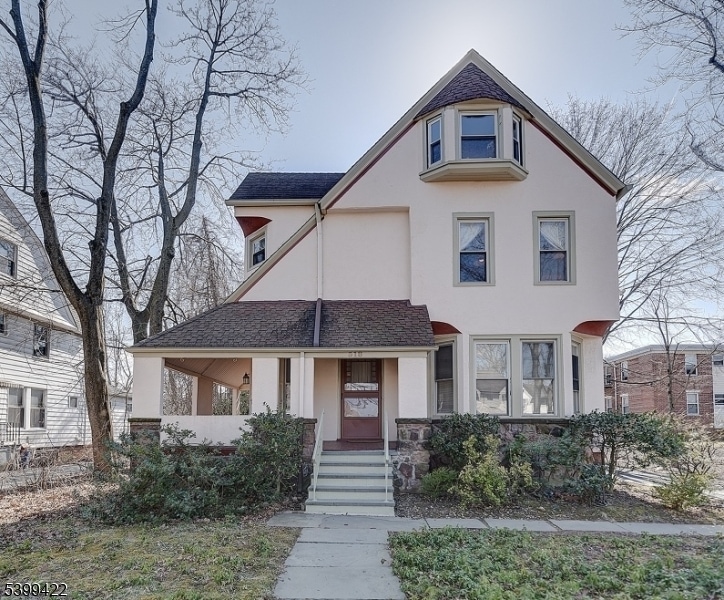 Primary Photo - 318 Claremont Ave