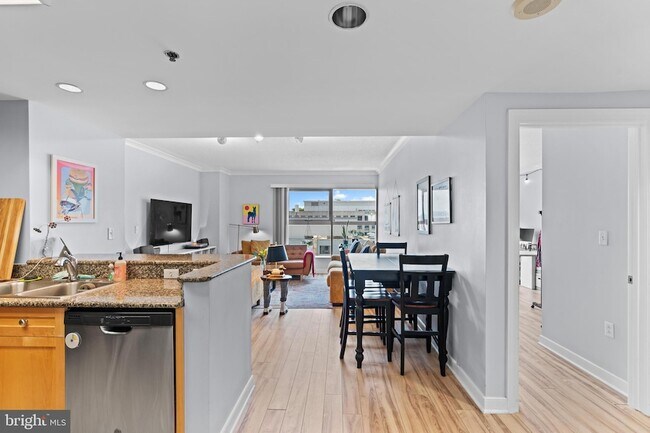 Foto del edificio - 777 7th St NW