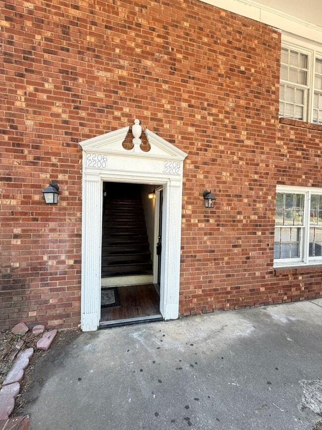 Building Photo - 2202 S Main St