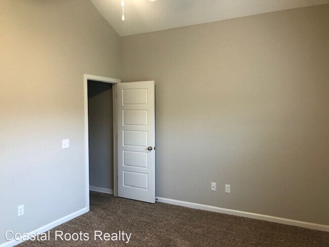 Building Photo - 3 br, 2 bath House - 122 Gary Cir L 17A RY...