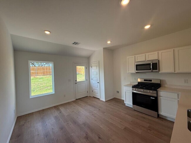 Foto del edificio - 668 SW 11th St