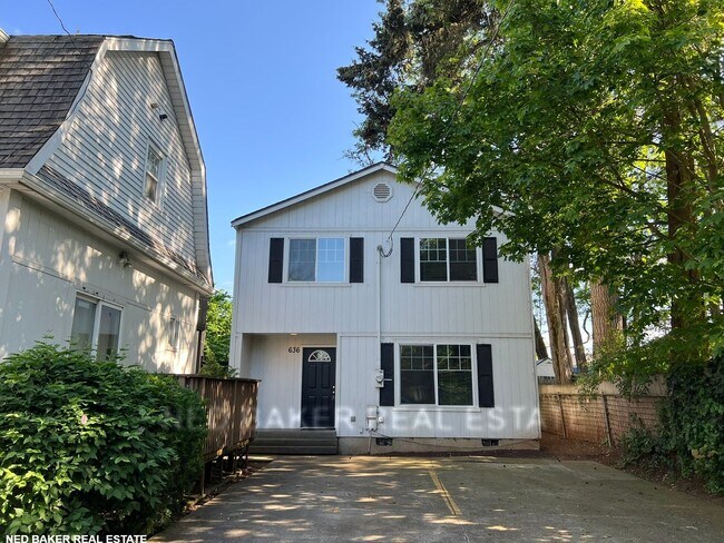Foto del edificio - 3Bd/1.5Ba Two Story House - Available Soon!