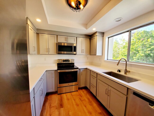 Building Photo - 121 Cityhomes Ln