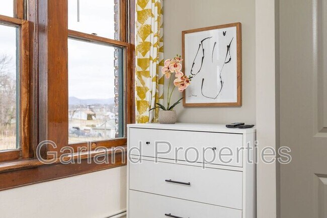 Foto del edificio - 829 Salem Ave SW