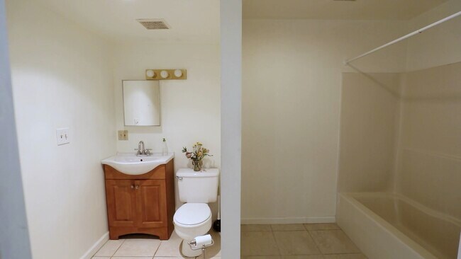 Building Photo - 3 Old Amherst Rd