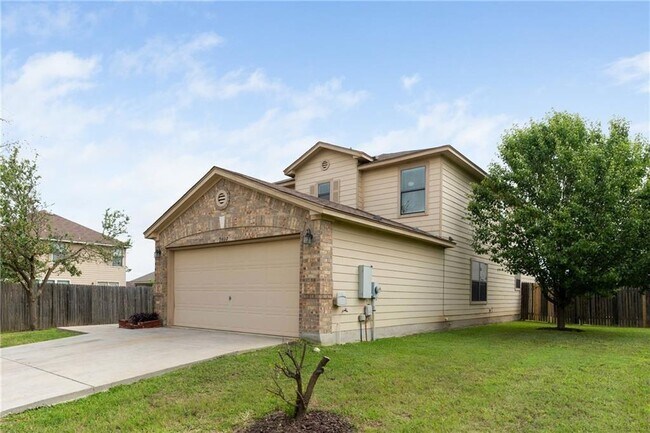 Building Photo - 2417 McCook Dr