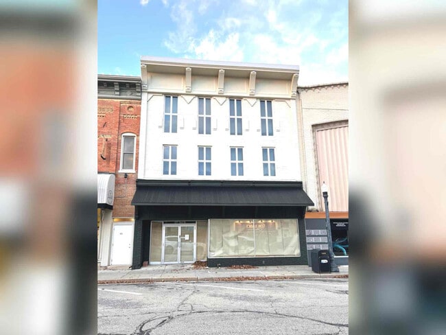 Building Photo - 123 3rd St