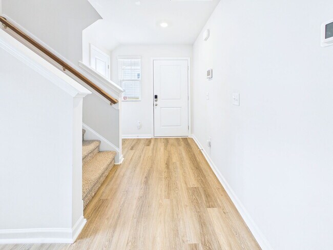 Building Photo - 7047 Woodline Dr SW