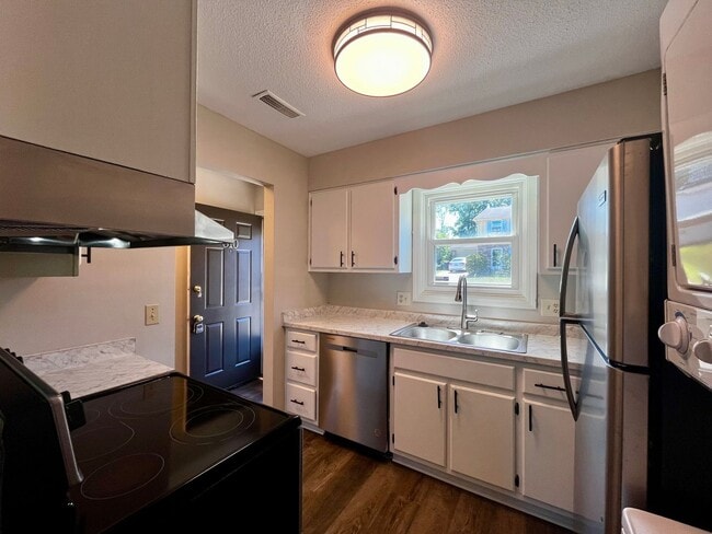 Foto del edificio - Duplex for Rent by Capital Property Manage...