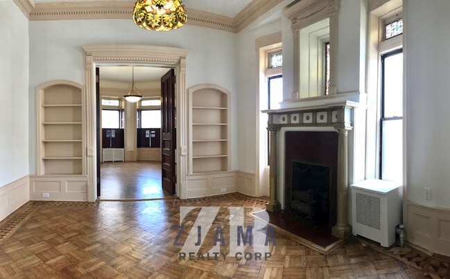 Foto del edificio - 988 Park Pl