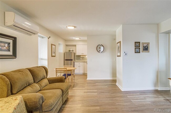 Living Room view to Kitchen - 7187 Silver Lake Rd