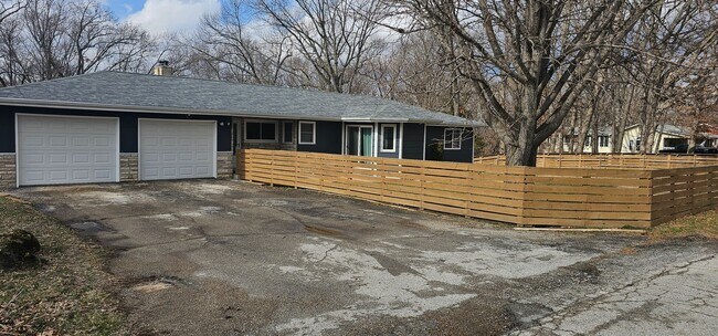 Foto del edificio - 2513 Hillcrest Dr