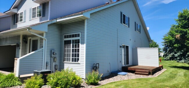 Foto del edificio - Beautiful 2 bedroom 2 bath End Unit Townhouse